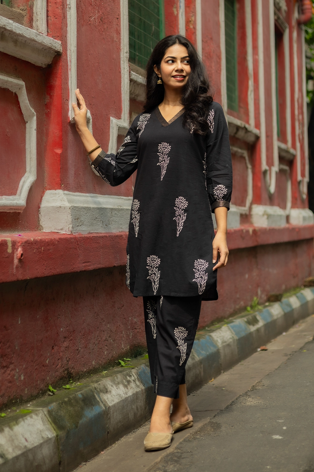 black-v-neck-block-printed-co-ord-set-st-crd-0002