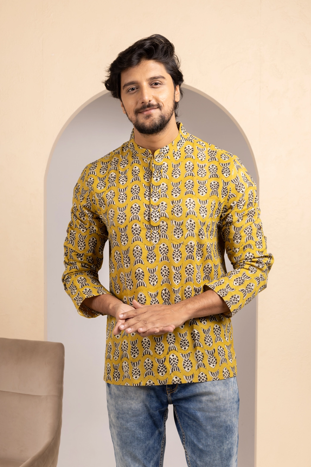 bagru-fish-motive-hand-block-printed-cotton-short-kurta-for-men-mn-sk-0029