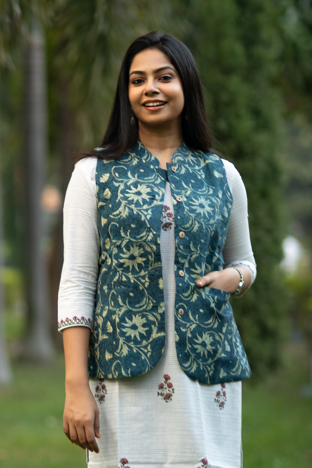 blue-bagru-ajrakh-printed-cotton-sleeveless-jacket-jk-sl-0020