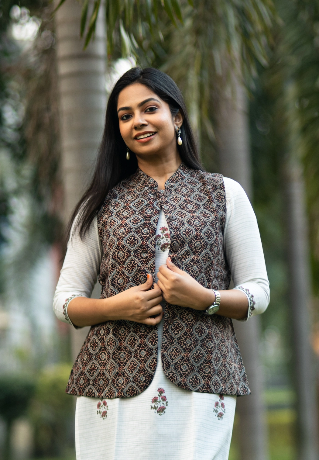 black-ajrakh-printed-cotton-sleeveless-jacket-jk-sl-0023