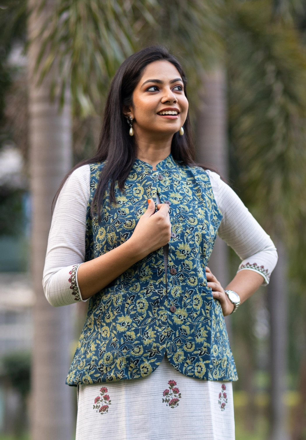 blue-ajrakh-printed-cotton-sleeveless-jacket-jk-sl-0024